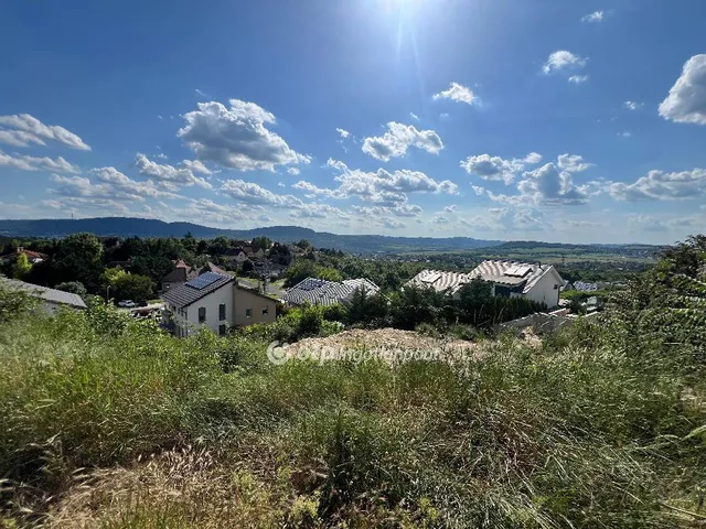 Eladó telek Üröm 800 nm