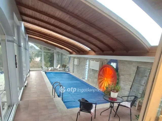 Eladó ház Kisoroszi 333 nm