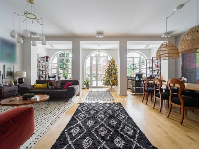 Eladó ház Budapest II. kerület, Szemlőhegy 210 nm