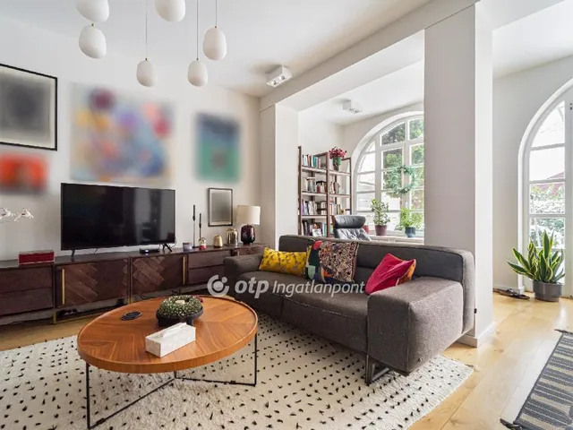 Eladó ház Budapest II. kerület, Szemlőhegy 210 nm