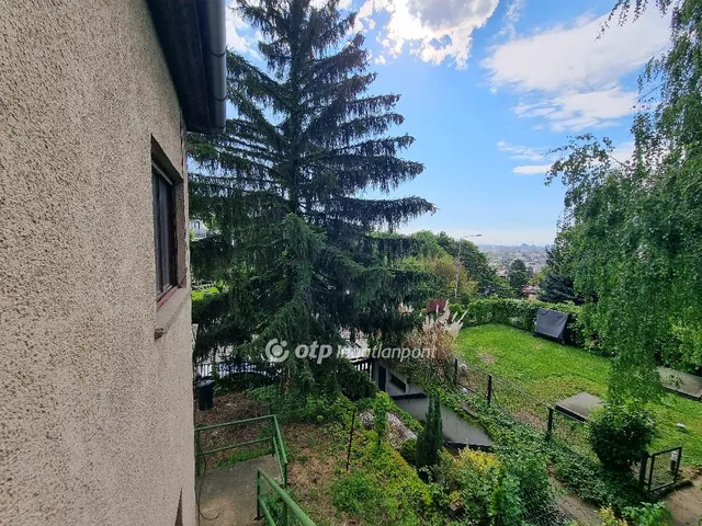 Eladó telek Budapest III. kerület 1272 nm