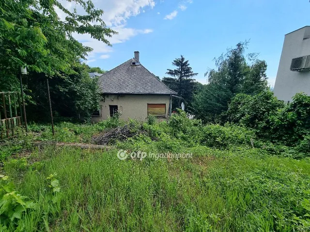 Eladó telek Budapest III. kerület 1272 nm