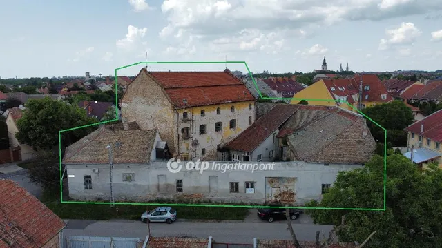 Eladó kereskedelmi és ipari ingatlan Szeged 12000 nm