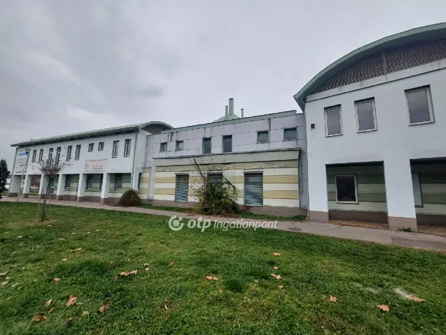 Eladó kereskedelmi és ipari ingatlan Kalocsa 790 nm