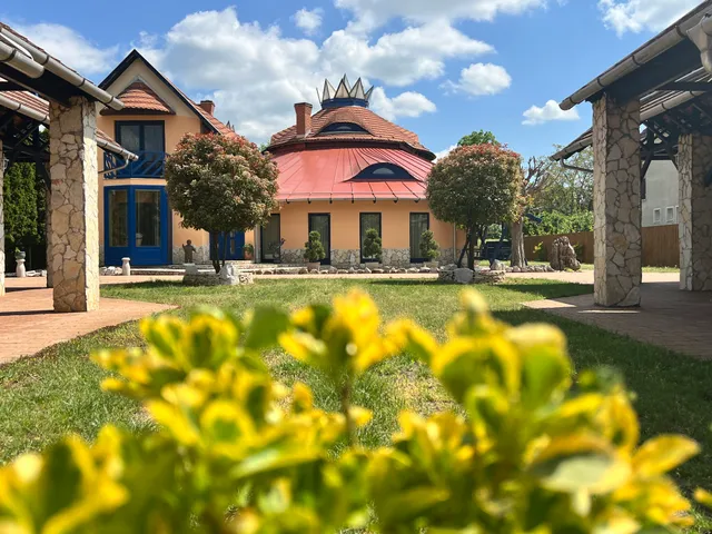 Eladó ház Szeged, Szentmihály 222 nm