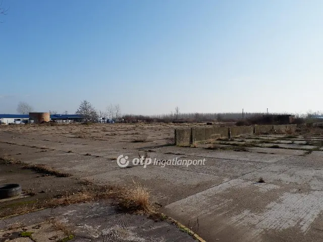 Kiadó kereskedelmi és ipari ingatlan Hódmezővásárhely 5000 nm