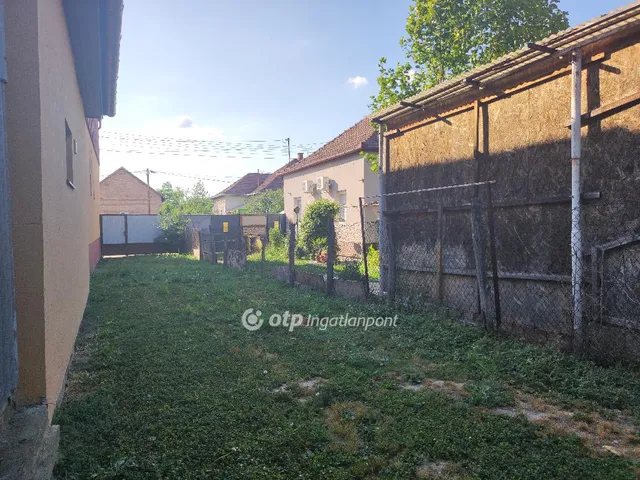 Eladó telek Szeged, Családi házas környezet 585 nm
