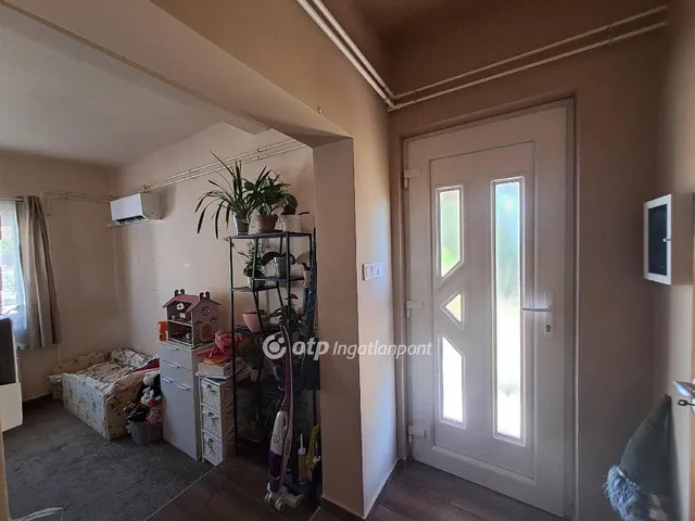 Eladó mezőgazdasági ingatlan Szeged, Főút mellett 59 nm