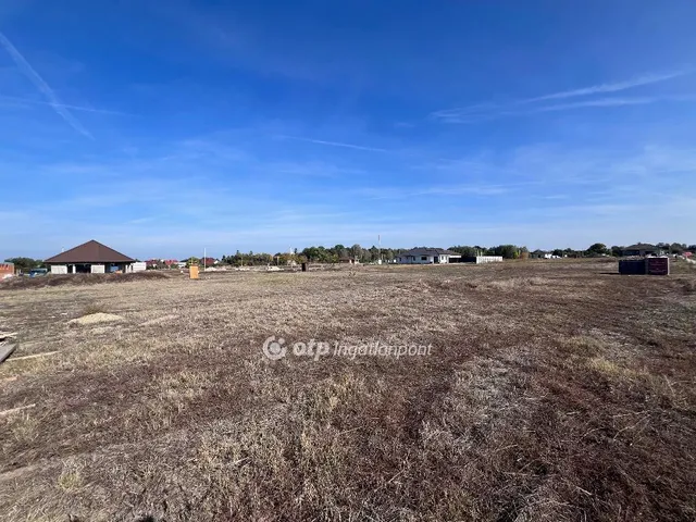 Eladó telek Deszk 827 nm