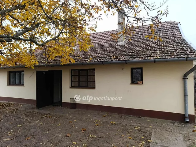 Eladó mezőgazdasági ingatlan Forráskút 240 nm