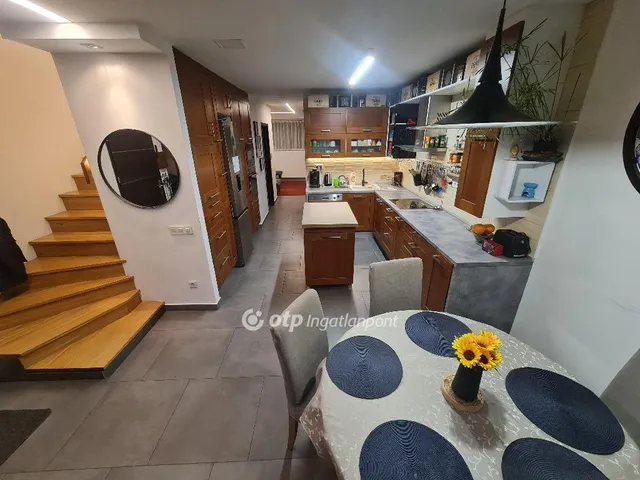 Eladó ház Szeged 302 nm