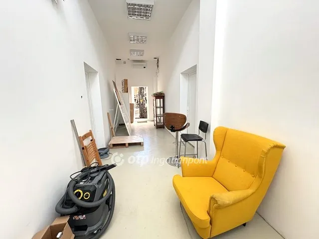 Kiadó kereskedelmi és ipari ingatlan Budapest XXI. kerület 100 nm