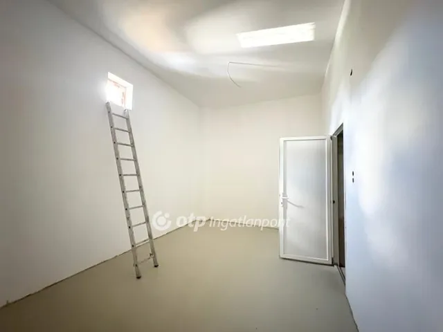 Kiadó kereskedelmi és ipari ingatlan Budapest XXI. kerület 100 nm