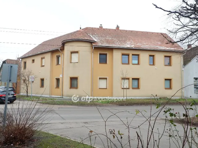 Eladó ház Szeged 650 nm