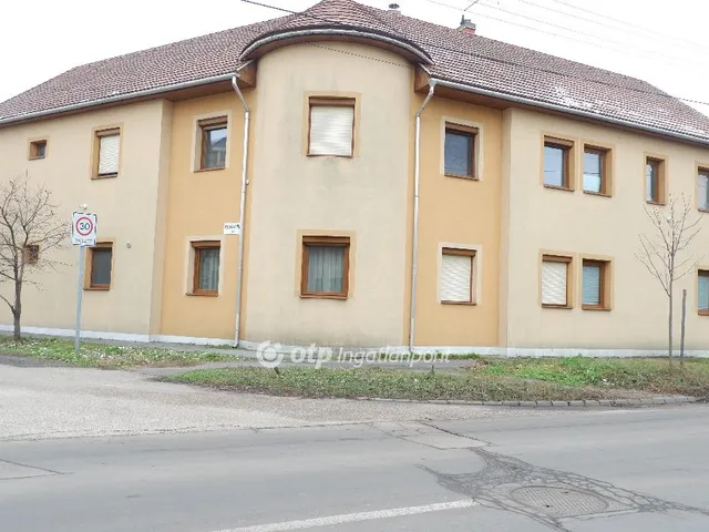 Eladó ház Szeged 650 nm