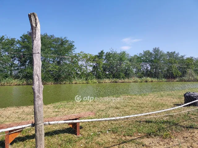 Eladó telek Deszk 888 nm