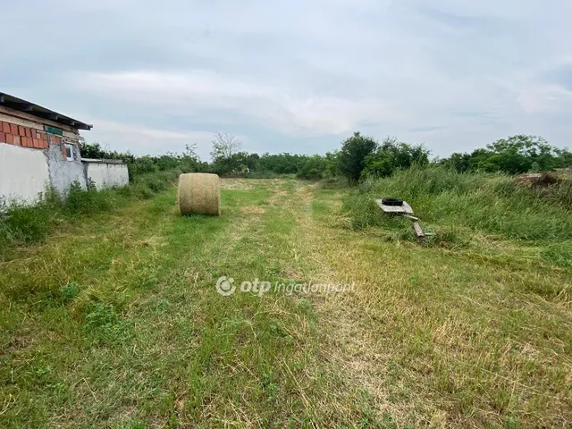 Eladó telek Nagyiván, Fő úthoz közel, csendes 1173 nm