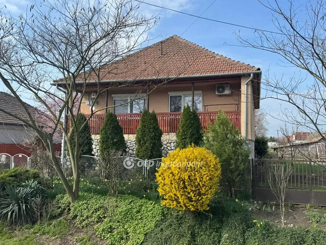 Eladó ház Poroszló, Benzinkút környéke 170 nm