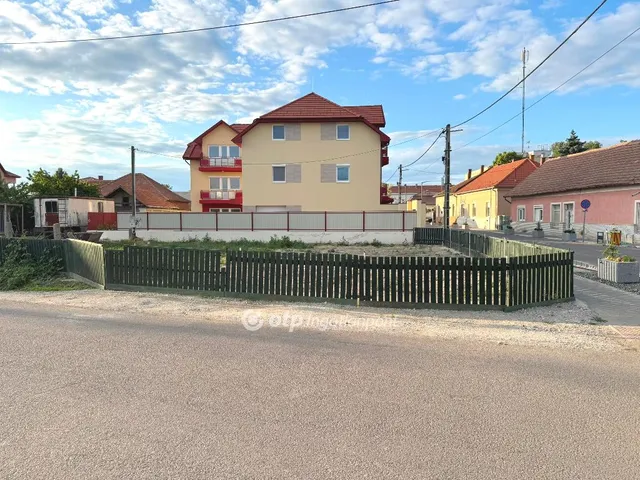 Eladó telek Tiszafüred 709 nm