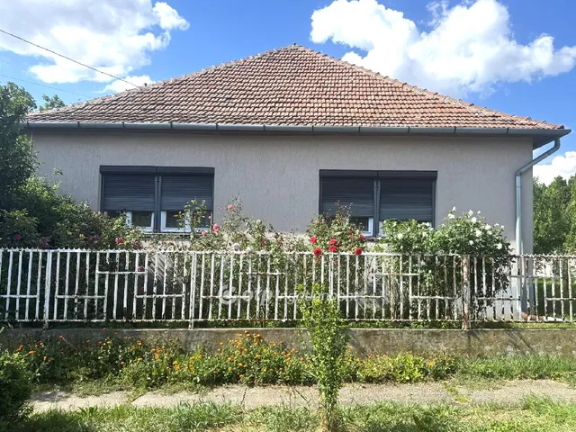 Eladó ház Tiszafüred 104 nm