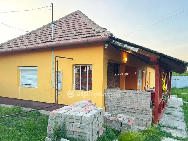 Eladó ház Tiszacsege 67 nm