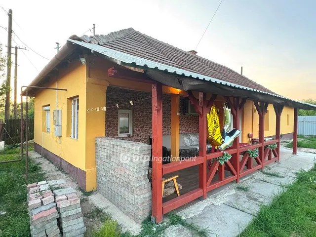 Eladó ház Tiszacsege 67 nm