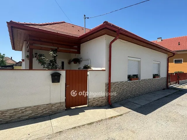 Eladó ház Tiszafüred 107 nm