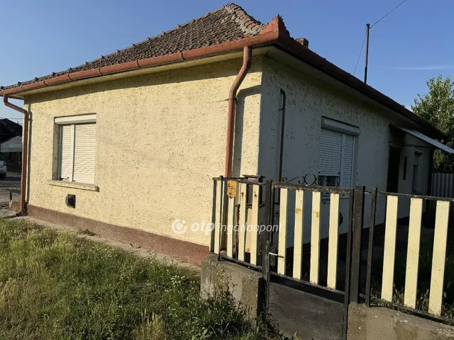Eladó ház Poroszló 55 nm