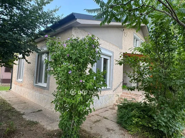 Eladó ház Tiszafüred, Tiszaörvény 177 nm