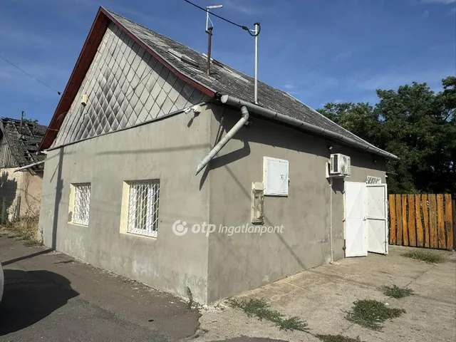 Eladó kereskedelmi és ipari ingatlan Kunmadaras, Központ közeli 85 nm