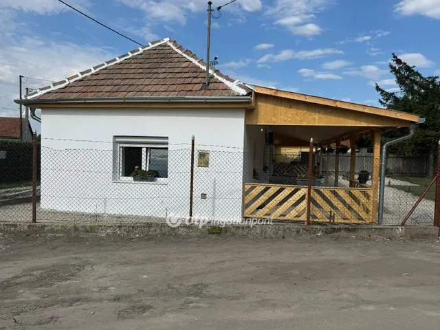 Eladó ház Poroszló 56 nm