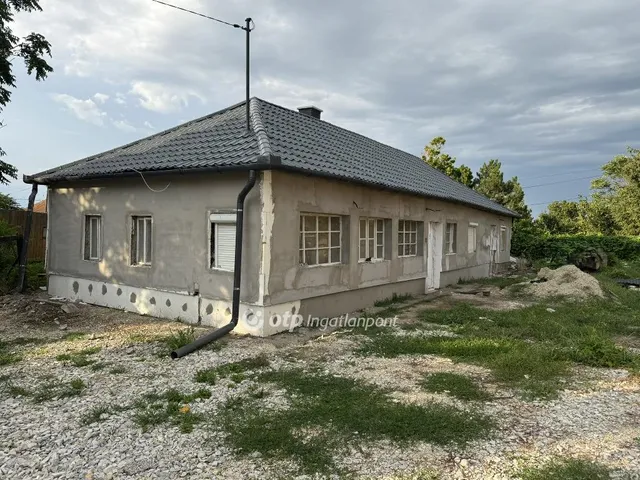 Eladó ház Poroszló, Központ közeli 65 nm