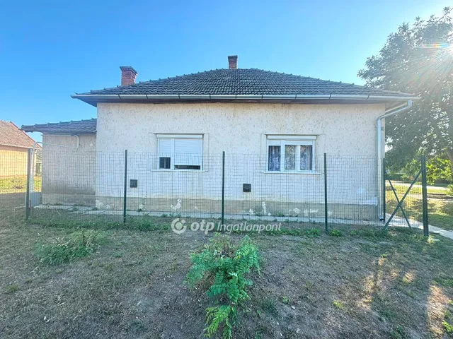 Eladó ház Abádszalók, Központ közeli 62 nm
