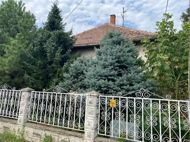 Eladó ház Tiszafüred 76 nm