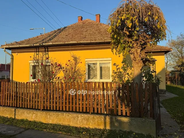 Eladó ház Tiszaszőlős 79 nm