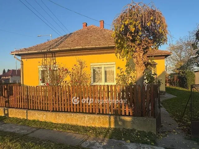 Eladó ház Tiszaszőlős 79 nm