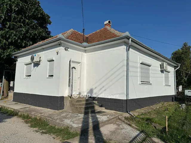 Eladó ház Poroszló 132 nm