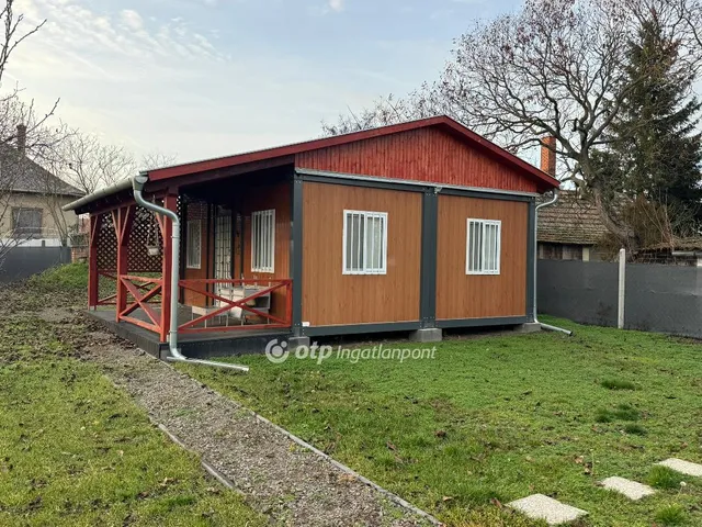 Eladó ház Tiszaszőlős 30 nm