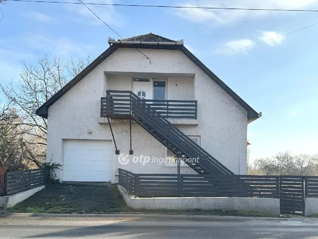 Eladó ház Poroszló 225 nm