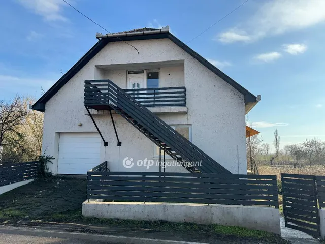 Eladó ház Poroszló 225 nm