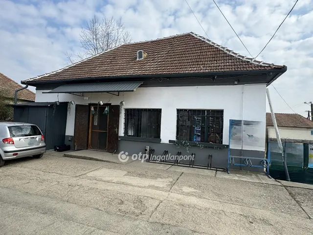 Eladó kereskedelmi és ipari ingatlan Poroszló 90 nm