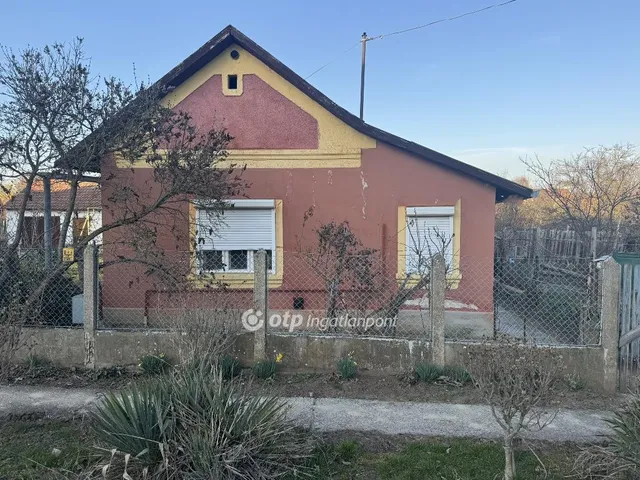 Eladó ház Tiszafüred 57 nm