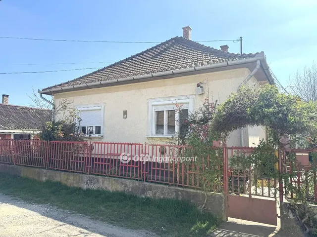 Eladó ház Tiszafüred, Tiszavég 118 nm