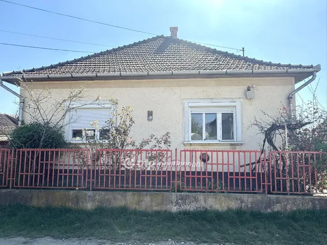 Eladó ház Tiszafüred, Tiszavég 118 nm