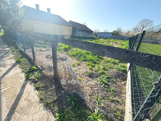 Eladó telek Poroszló 695 nm