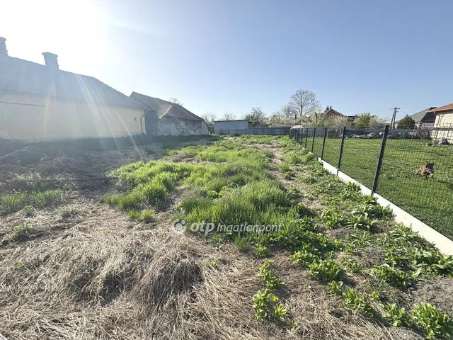 Eladó telek Poroszló 695 nm