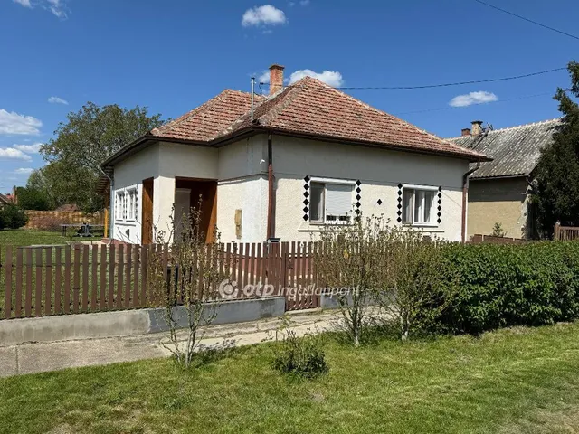 Eladó ház Abádszalók 97 nm