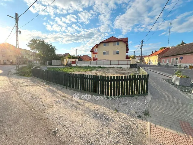 Eladó telek Tiszafüred 709 nm