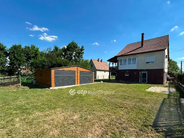 Eladó ház Tiszacsege 199 nm
