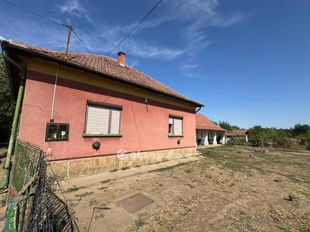 Eladó ház Tiszaörs 109 nm